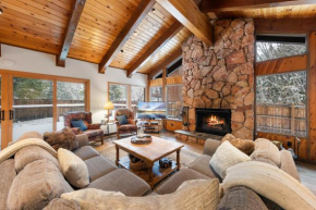 Cabin for 8 HotTub Close to Ski Town Private Beach